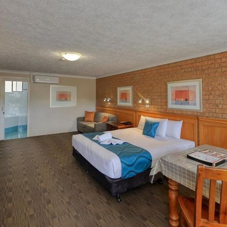 James Street Motor Inn Тувумба Экстерьер фото
