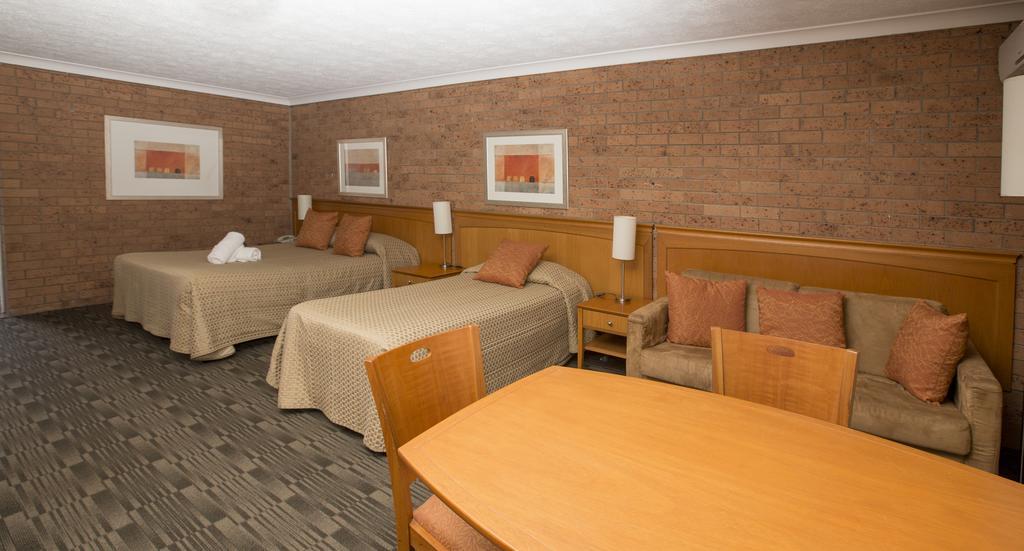 James Street Motor Inn Тувумба Номер фото