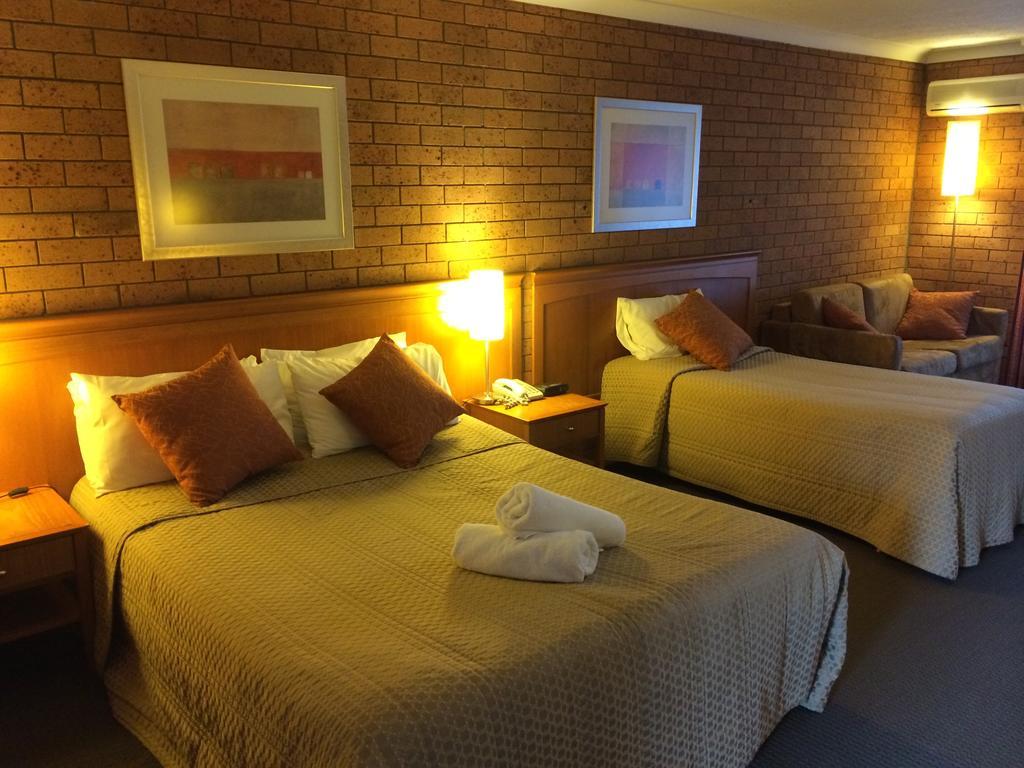 James Street Motor Inn Тувумба Экстерьер фото