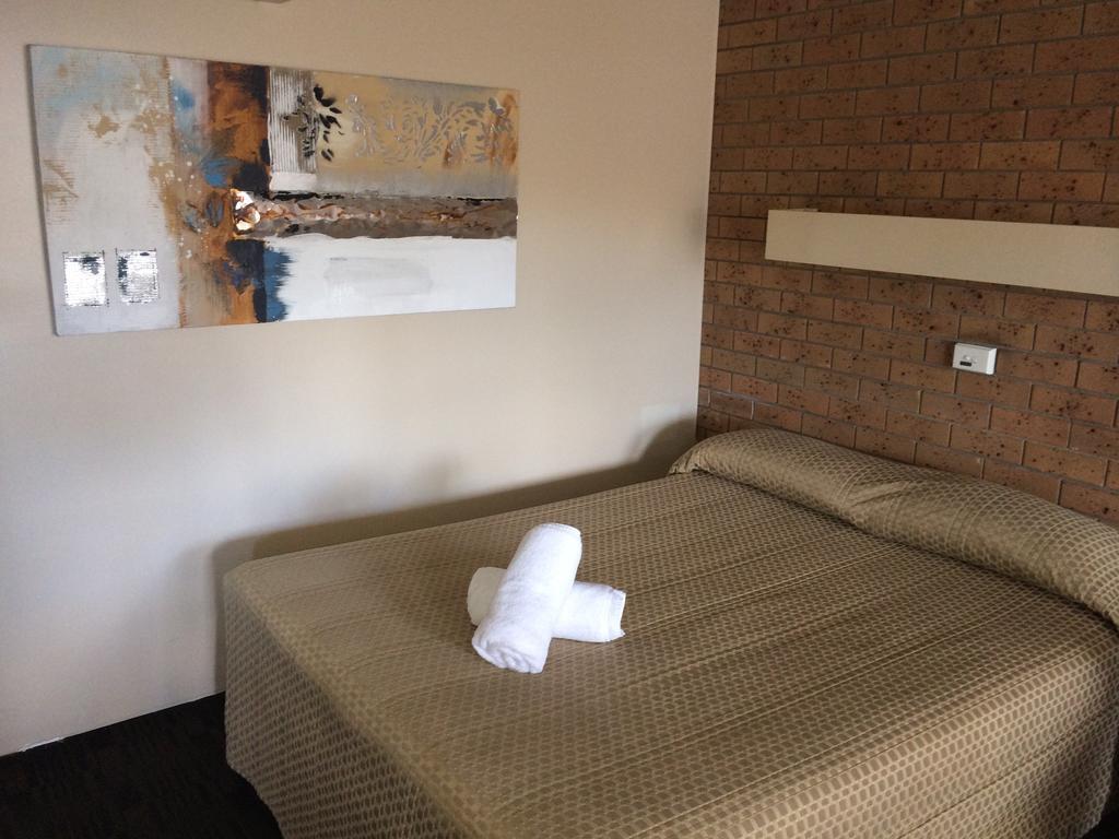 James Street Motor Inn Тувумба Номер фото