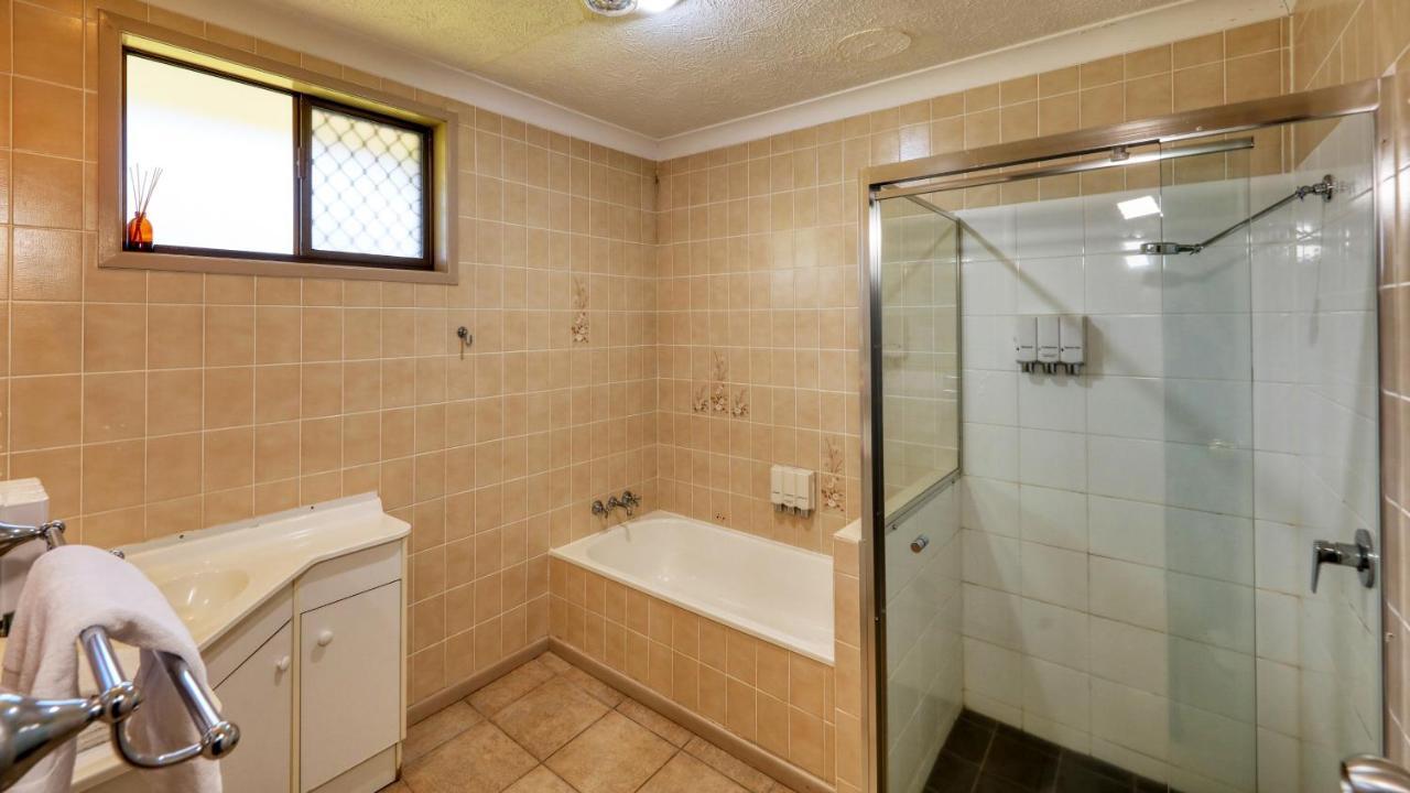 James Street Motor Inn Тувумба Экстерьер фото