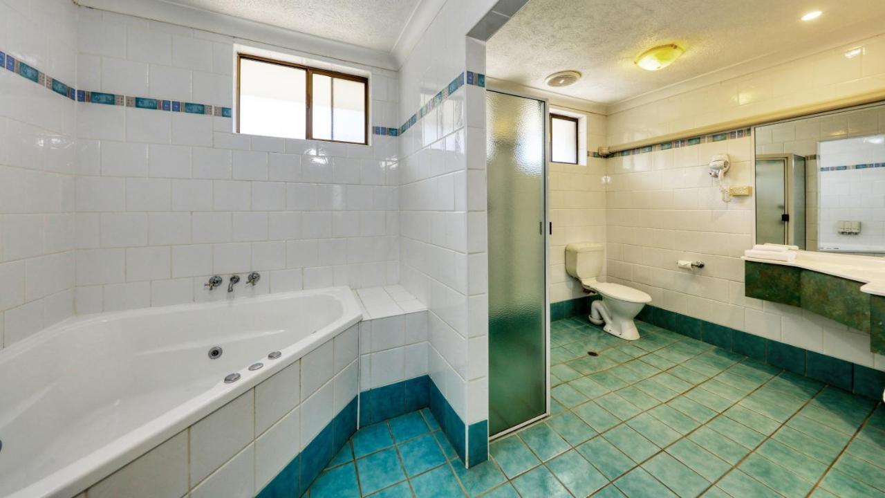 James Street Motor Inn Тувумба Экстерьер фото