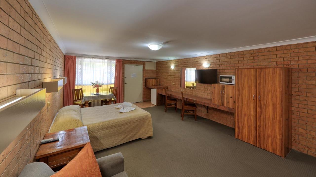 James Street Motor Inn Тувумба Экстерьер фото