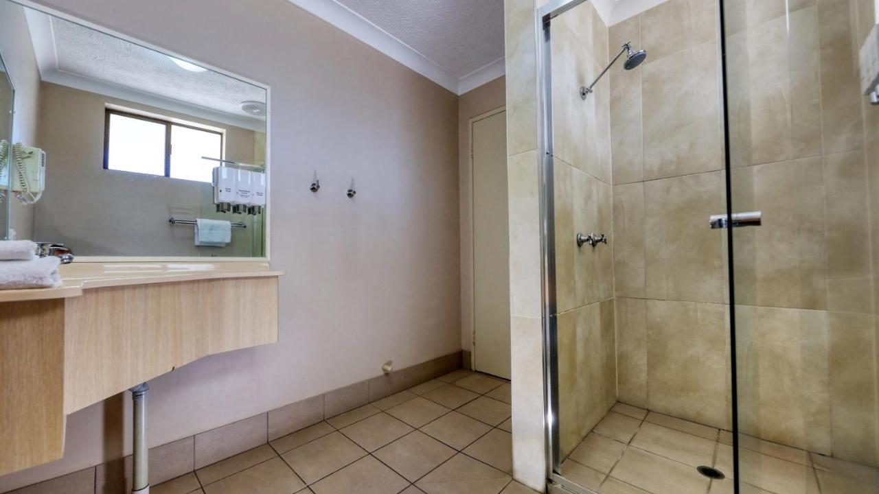 James Street Motor Inn Тувумба Экстерьер фото