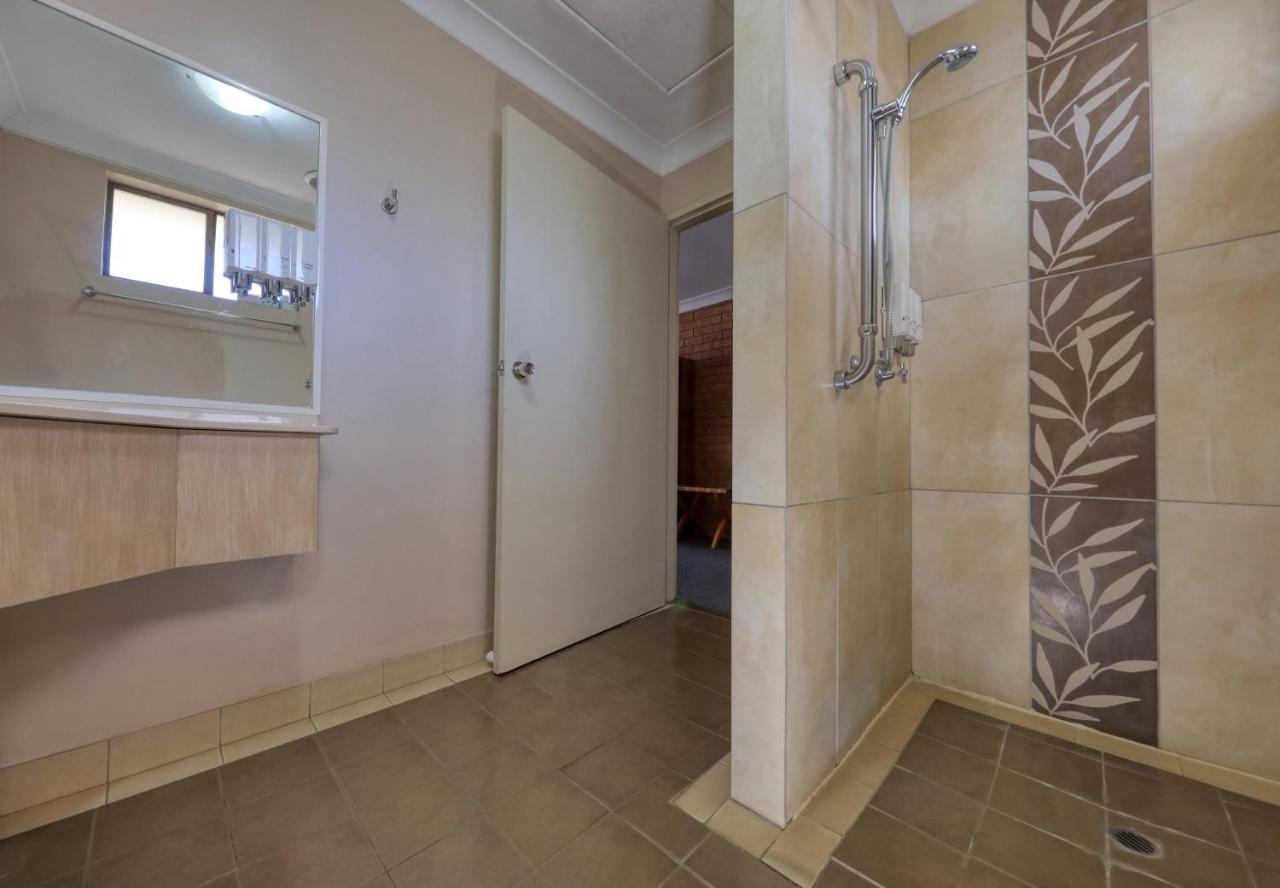 James Street Motor Inn Тувумба Экстерьер фото