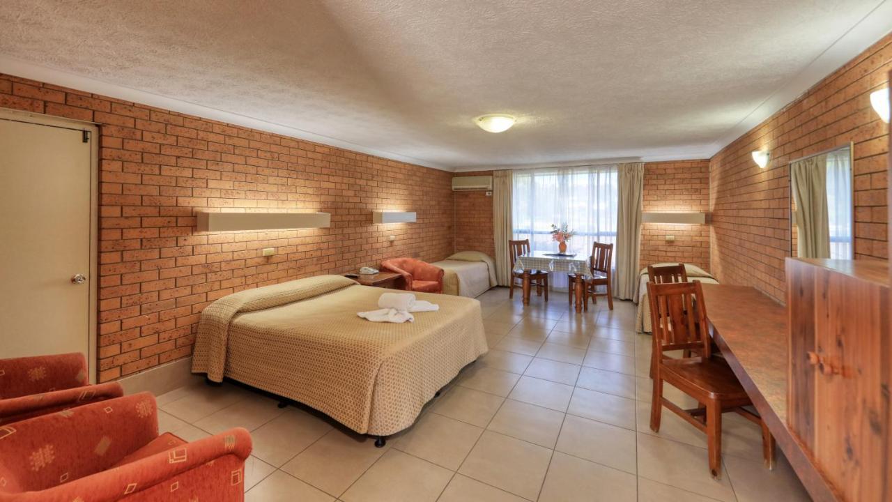 James Street Motor Inn Тувумба Экстерьер фото