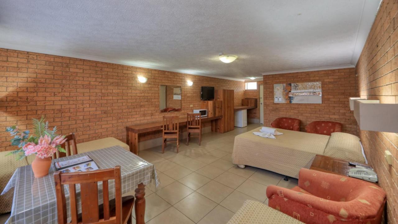 James Street Motor Inn Тувумба Экстерьер фото