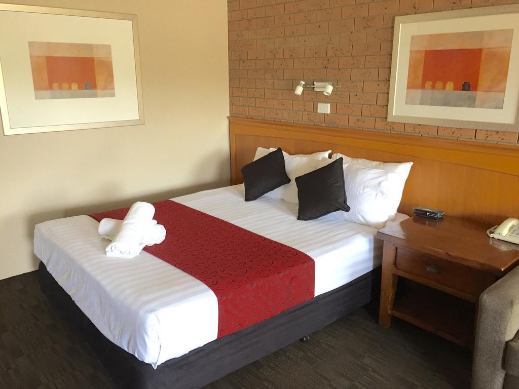 James Street Motor Inn Тувумба Экстерьер фото