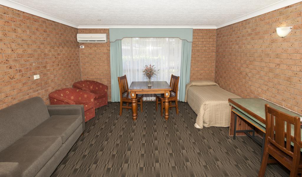 James Street Motor Inn Тувумба Экстерьер фото