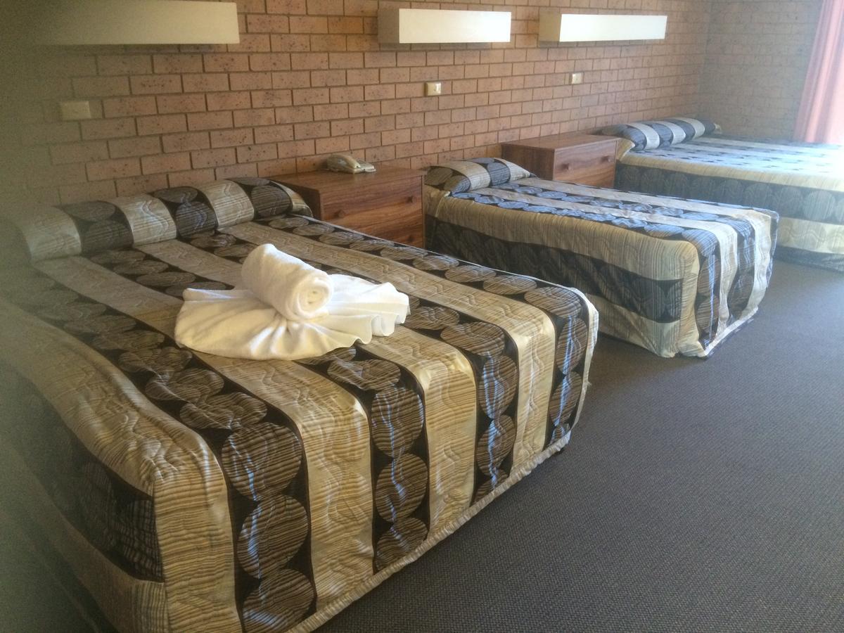James Street Motor Inn Тувумба Экстерьер фото