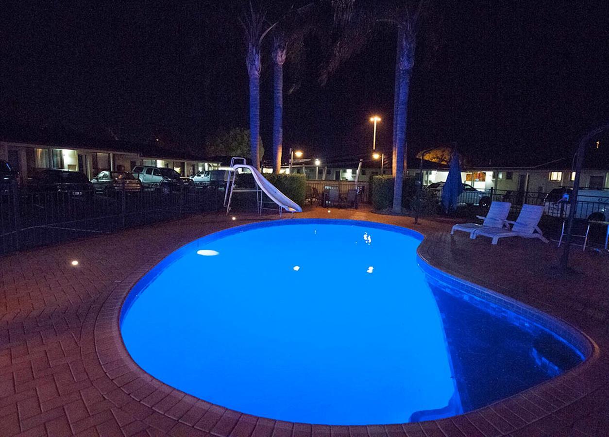 James Street Motor Inn Тувумба Экстерьер фото