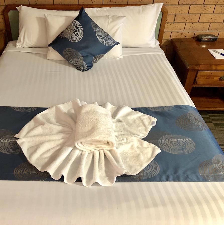 James Street Motor Inn Тувумба Экстерьер фото