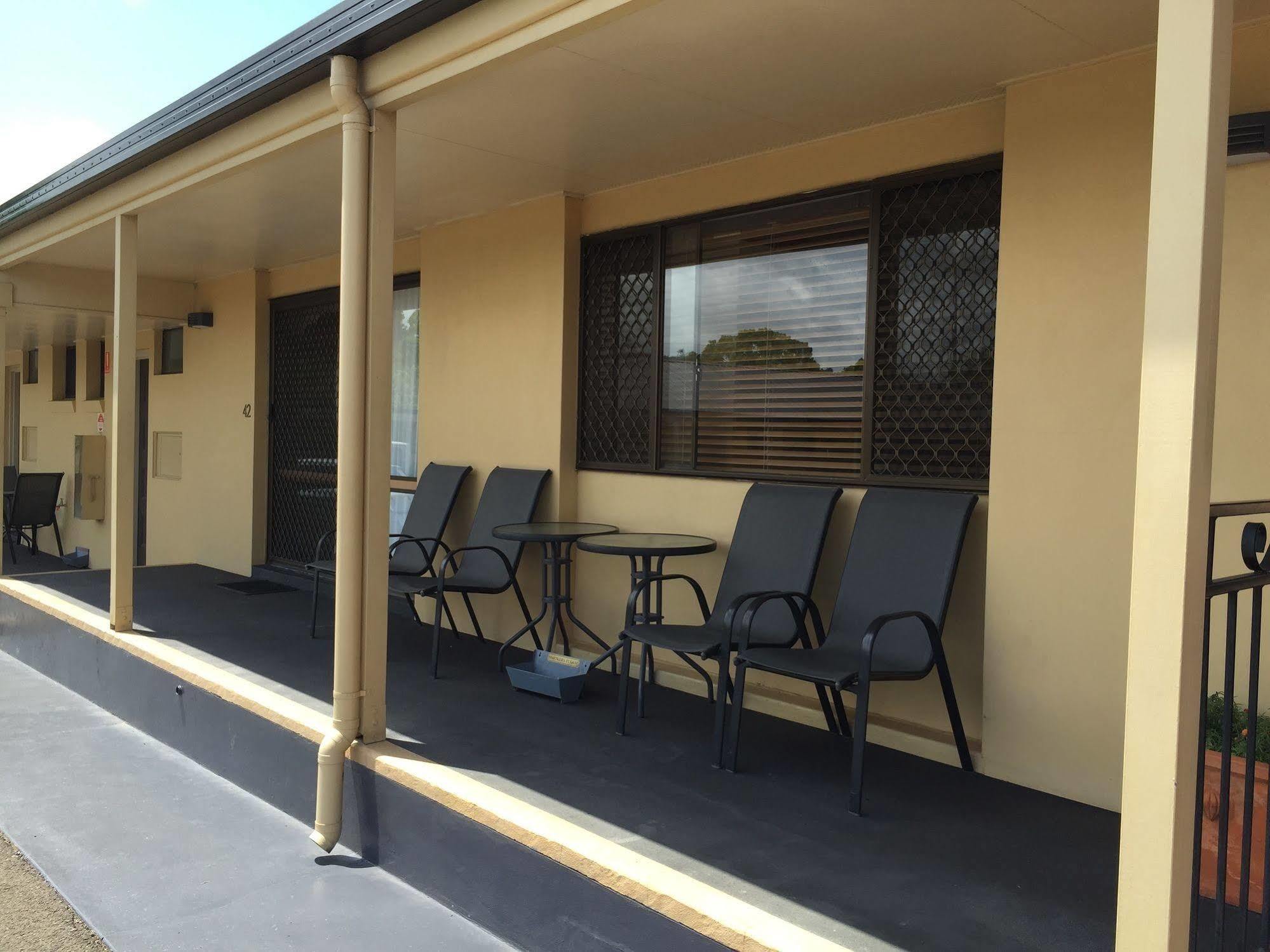 James Street Motor Inn Тувумба Экстерьер фото