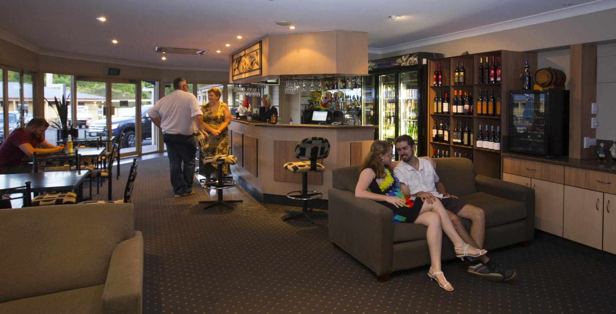 James Street Motor Inn Тувумба Экстерьер фото