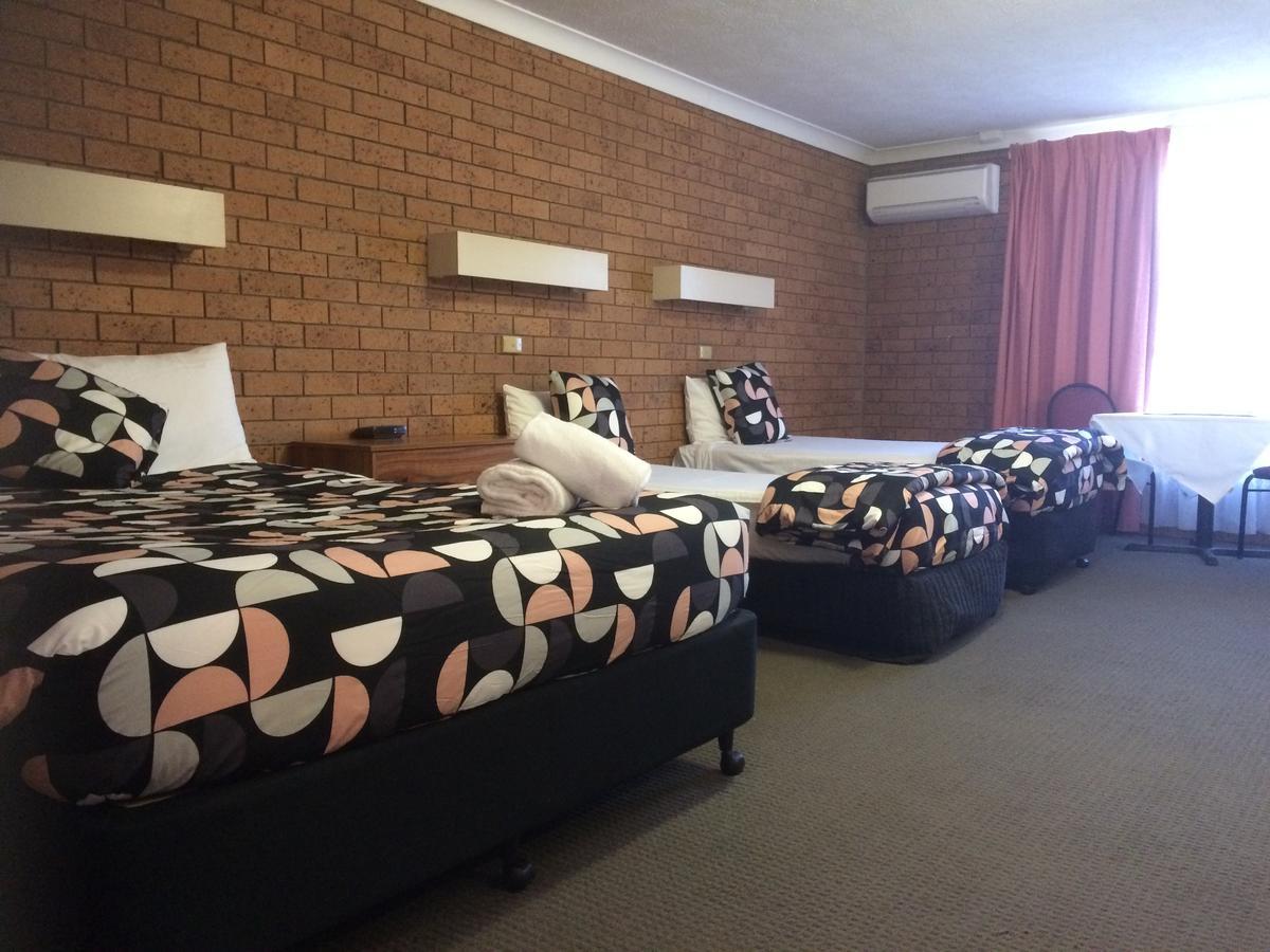 James Street Motor Inn Тувумба Экстерьер фото