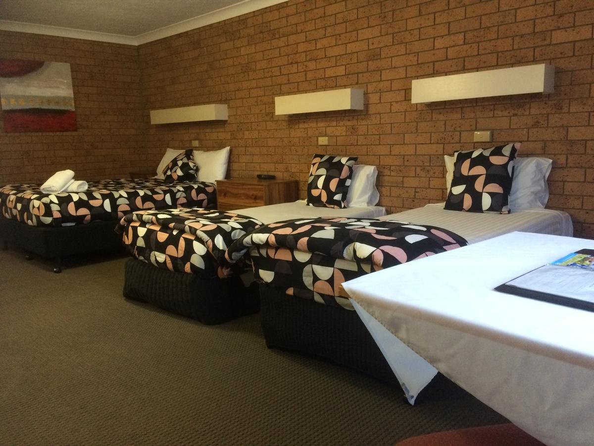 James Street Motor Inn Тувумба Экстерьер фото